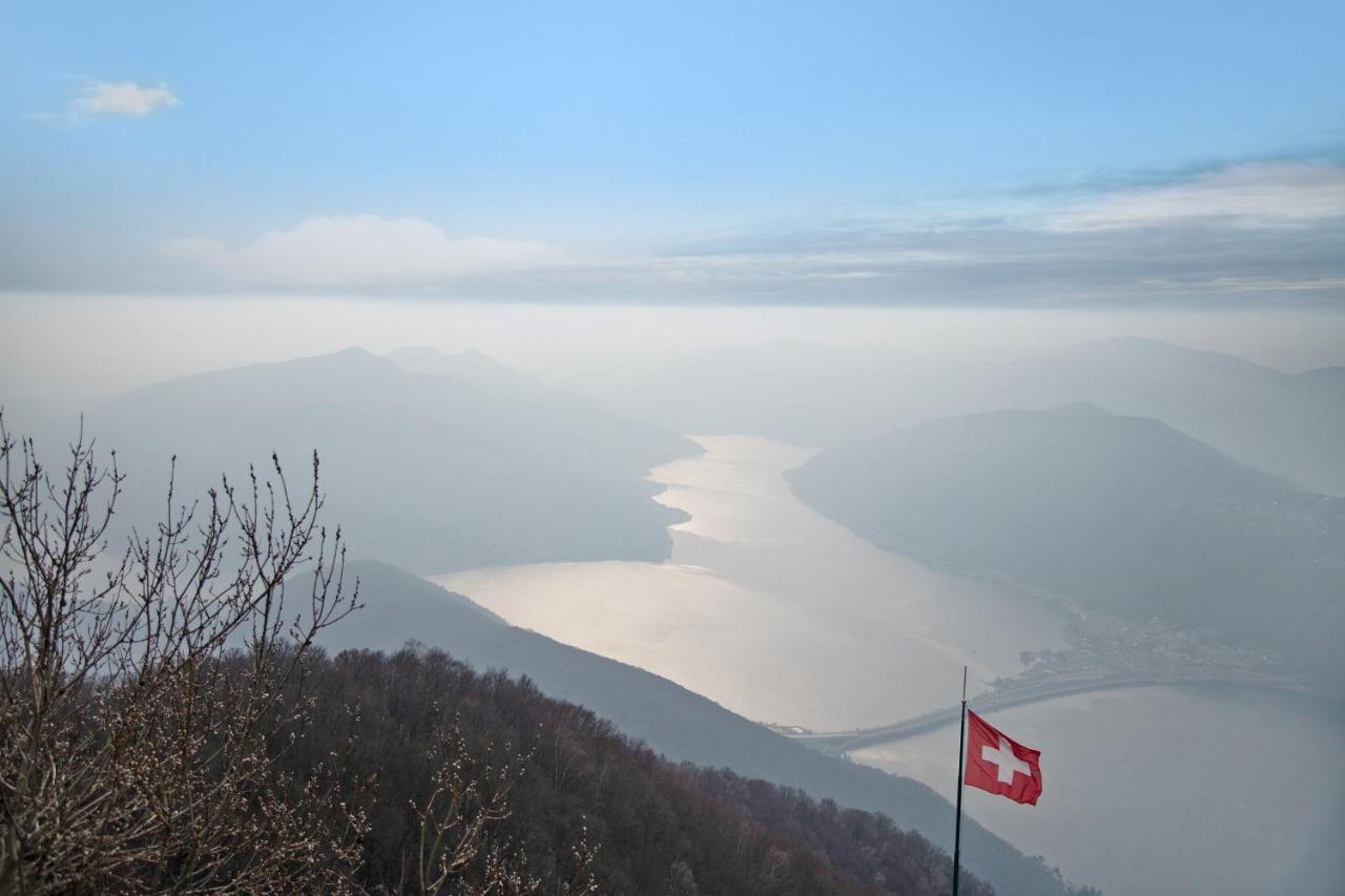 La Mansarda Di Eros E Tiziana Lägenhet Lanzo dʼIntelvi Exteriör bild
