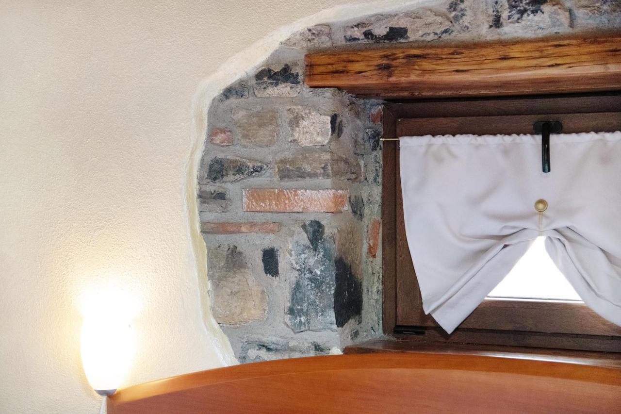La Mansarda Di Eros E Tiziana Lägenhet Lanzo dʼIntelvi Exteriör bild